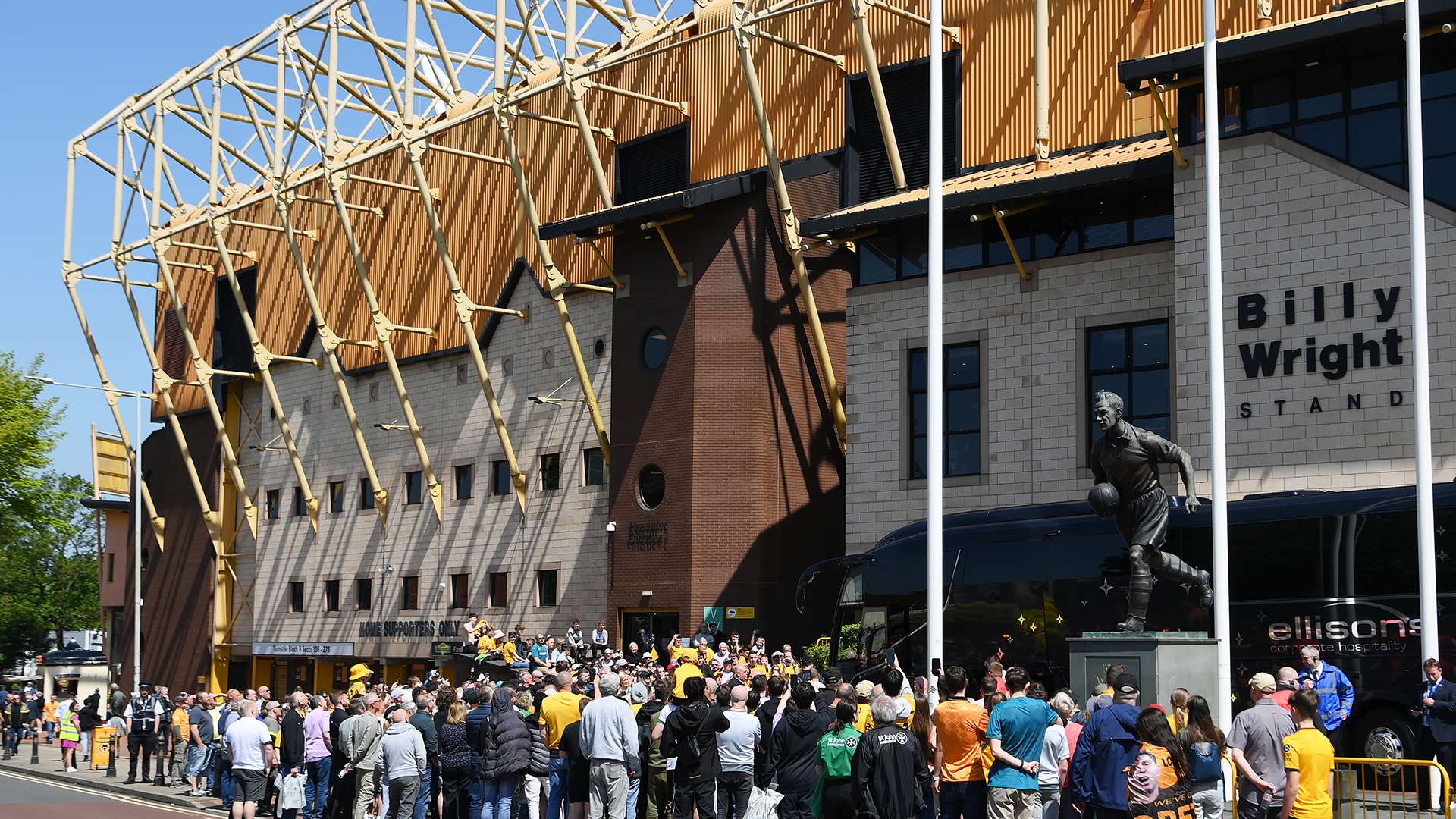 随着其他足 随着其他足